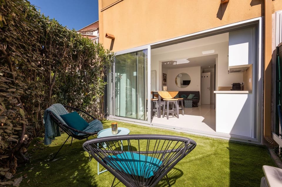 Day, Garden, Balcony/Terrace, Seating area, Dining area
