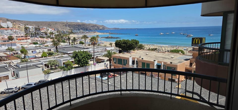 Balcony/Terrace, Beach, City view, Mountain view, Sea view, Street view, Location