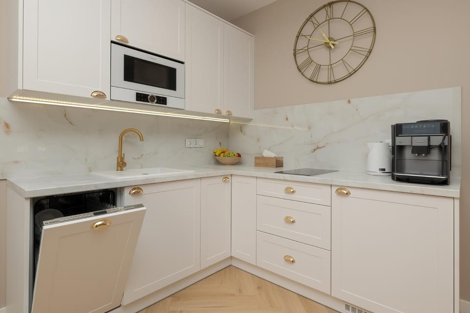 Kitchen or kitchenette, oven, pet friendly, stove, toaster