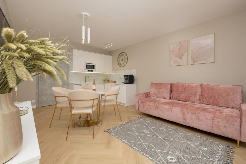 Kitchen or kitchenette, Living room, Seating area, Dining area, pet friendly