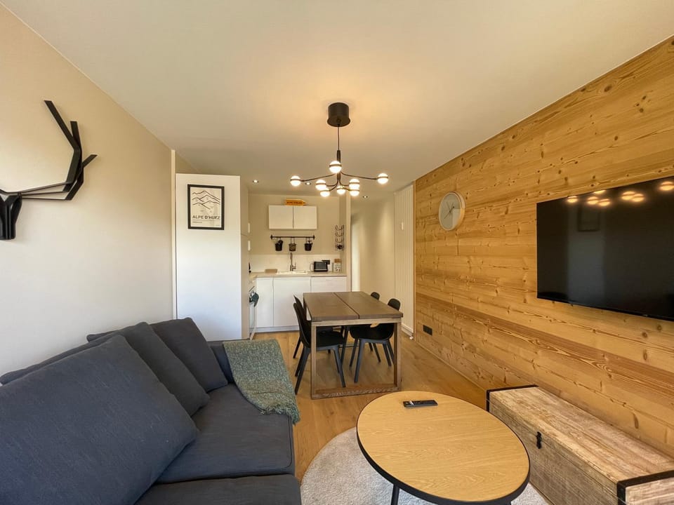 TV and multimedia, Kitchen or kitchenette, Living room, Dining area