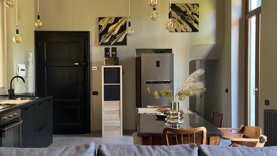 Kitchen or kitchenette, Dining area, oven, pet friendly, stove