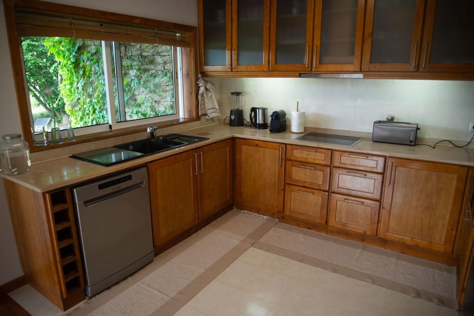 Coffee/tea facilities, Kitchen or kitchenette, dishwasher, minibar, pet friendly, stove