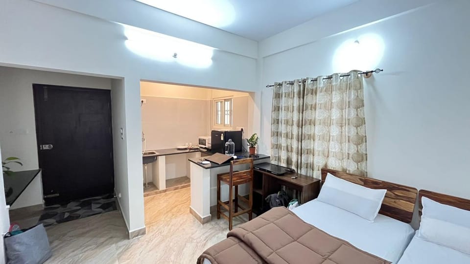Kitchen or kitchenette, Dining area, Bedroom