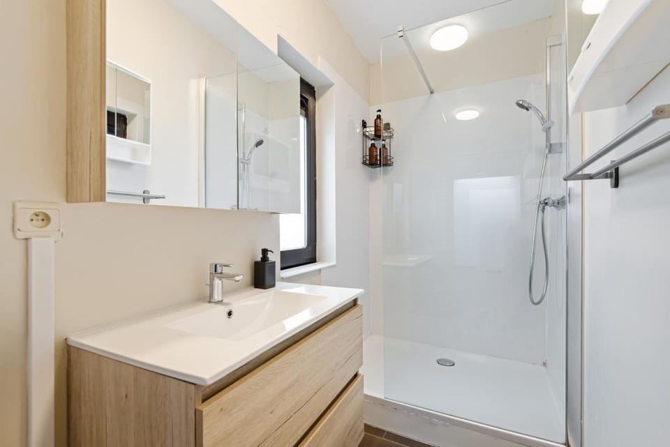Cozy Antwerp - Cityview Studio FREE PARKING Apartment in Antwerp