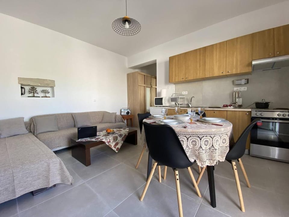 Living room, Dining area, kitchen
