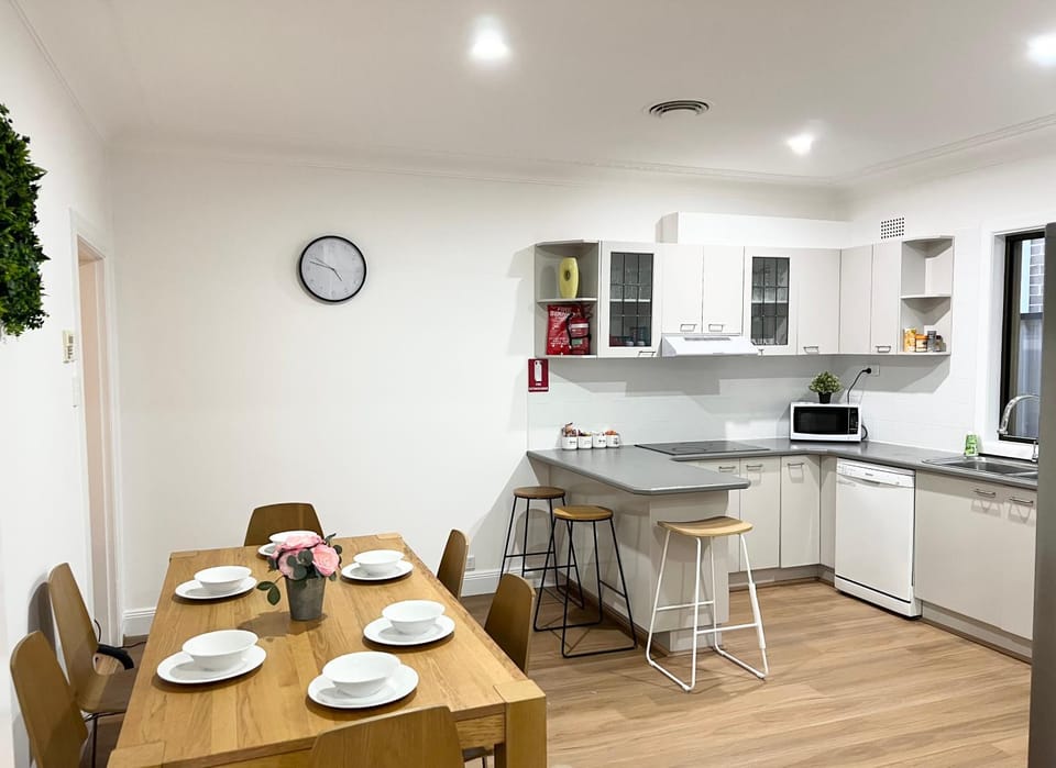 House on Hamilton-No Party/Event House in Sydney