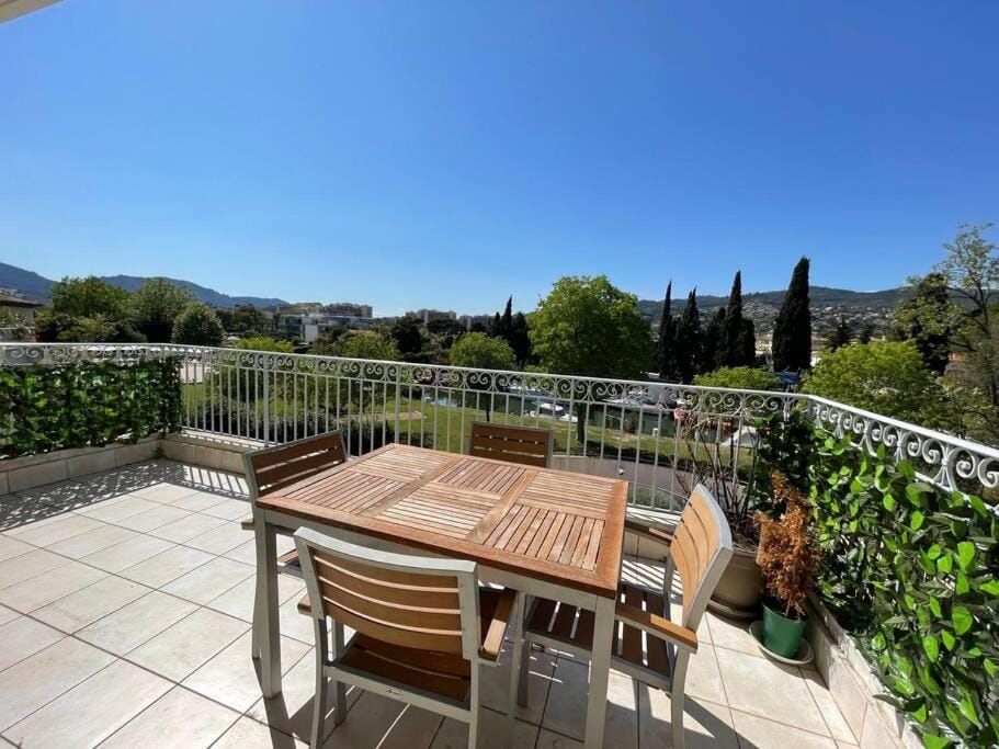 Côte d’Azur- Appartement Les Suites de Robinson Apartment in Mandelieu-La Napoule