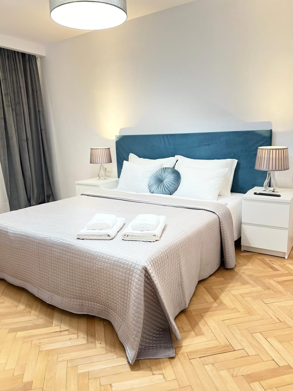 Bed, Photo of the whole room, Bedroom, towels