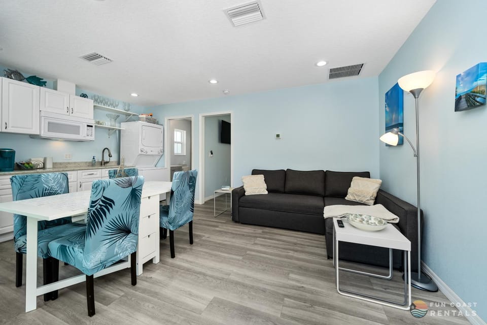 Kitchen or kitchenette, Living room, Dining area, minibar, washing machine, dryer