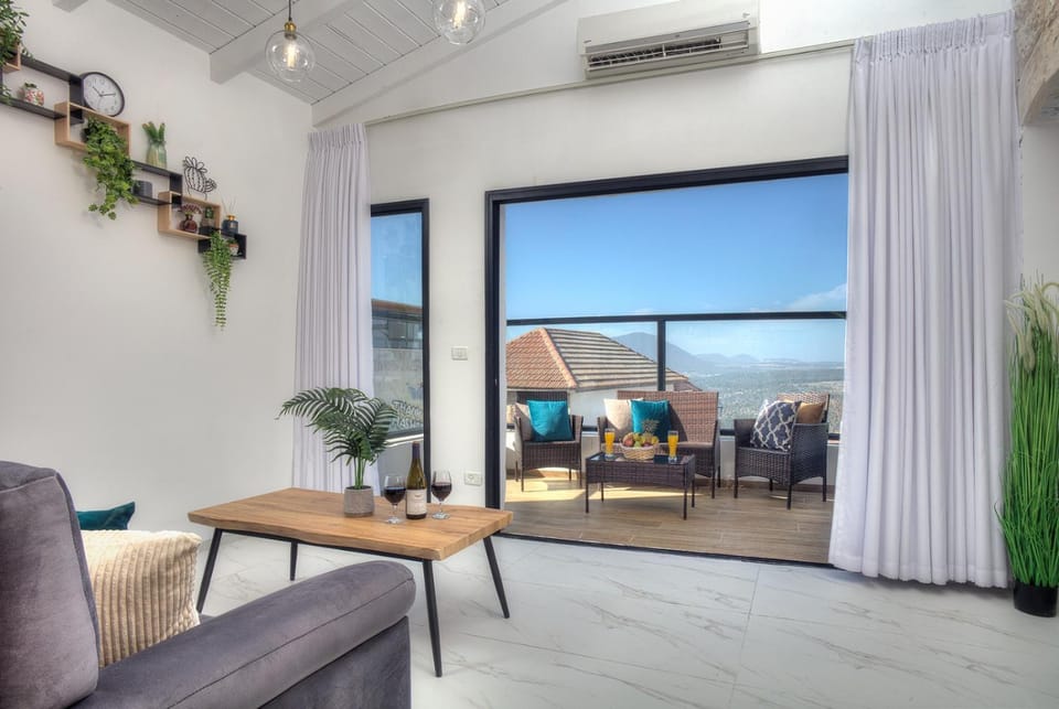 Patio, View (from property/room), Balcony/Terrace, Living room, Seating area, air conditioner
