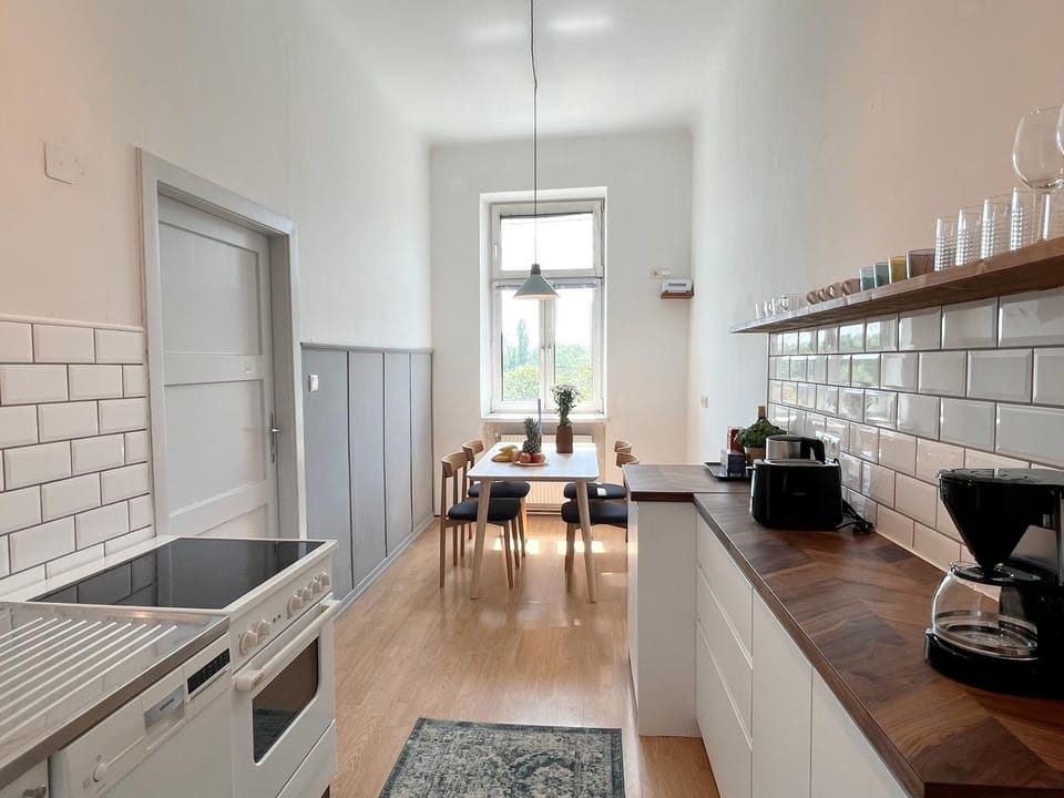 Kitchen or kitchenette, Dining area, pet friendly