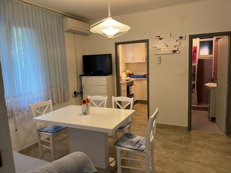 TV and multimedia, Kitchen or kitchenette, Living room, Dining area