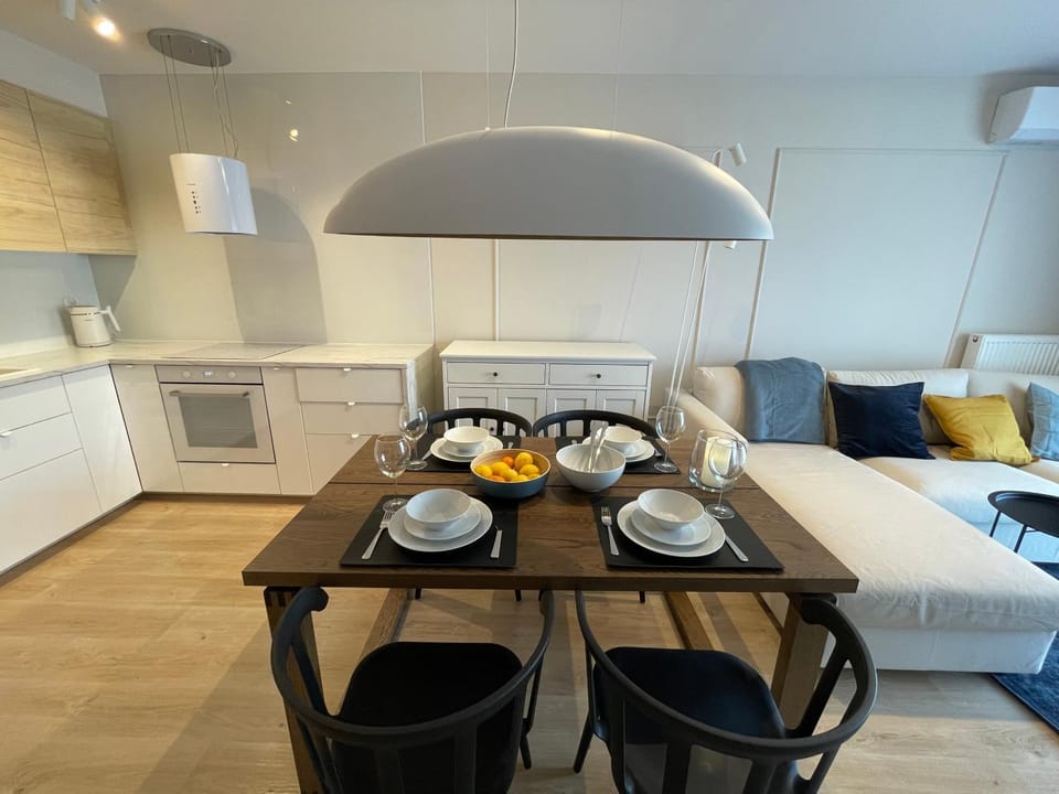 Coffee/tea facilities, Kitchen or kitchenette, stove