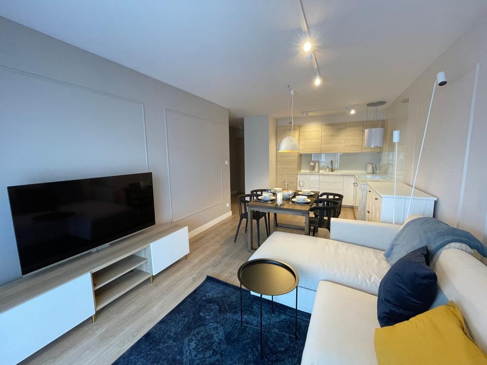 Communal lounge/ TV room, TV and multimedia, Kitchen or kitchenette, Living room, Seating area, Evening entertainment, stove