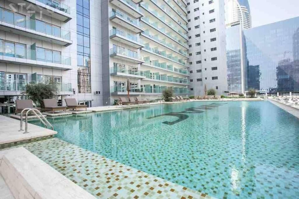 5* Studio, 10min walk to Dubai Mall, 1min Bay Sqr Apartment in Dubai