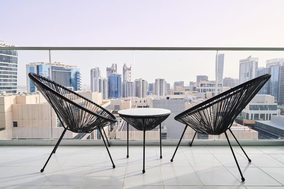 5* Studio, 10min walk to Dubai Mall, 1min Bay Sqr Apartment in Dubai