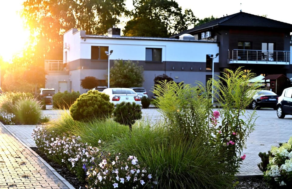 Property building, Neighbourhood, Parking