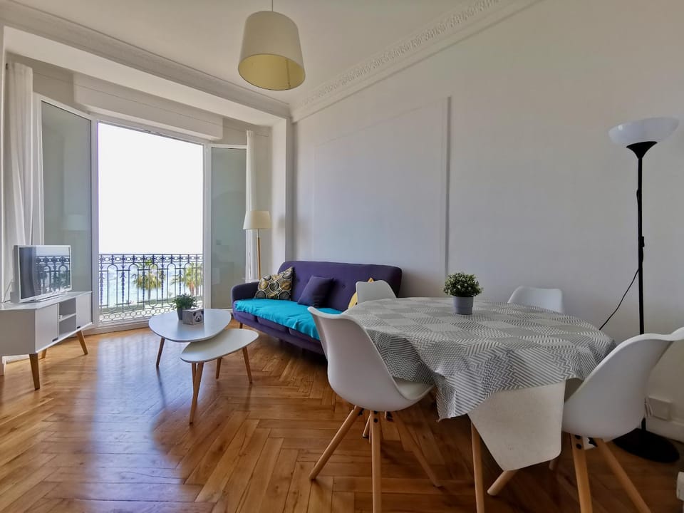Living room, Photo of the whole room, Dining area