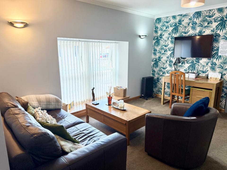 Communal lounge/ TV room, TV and multimedia, Living room, Seating area