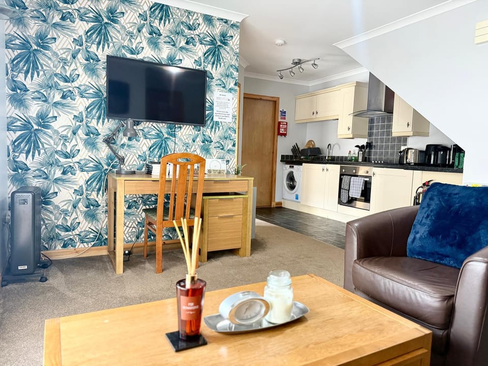 Communal lounge/ TV room, TV and multimedia, Kitchen or kitchenette, Seating area
