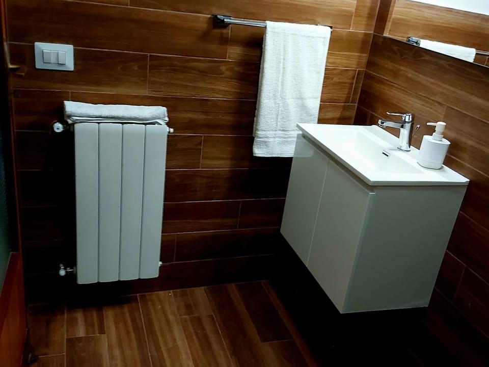 Bathroom, Kitchen or kitchenette, internet