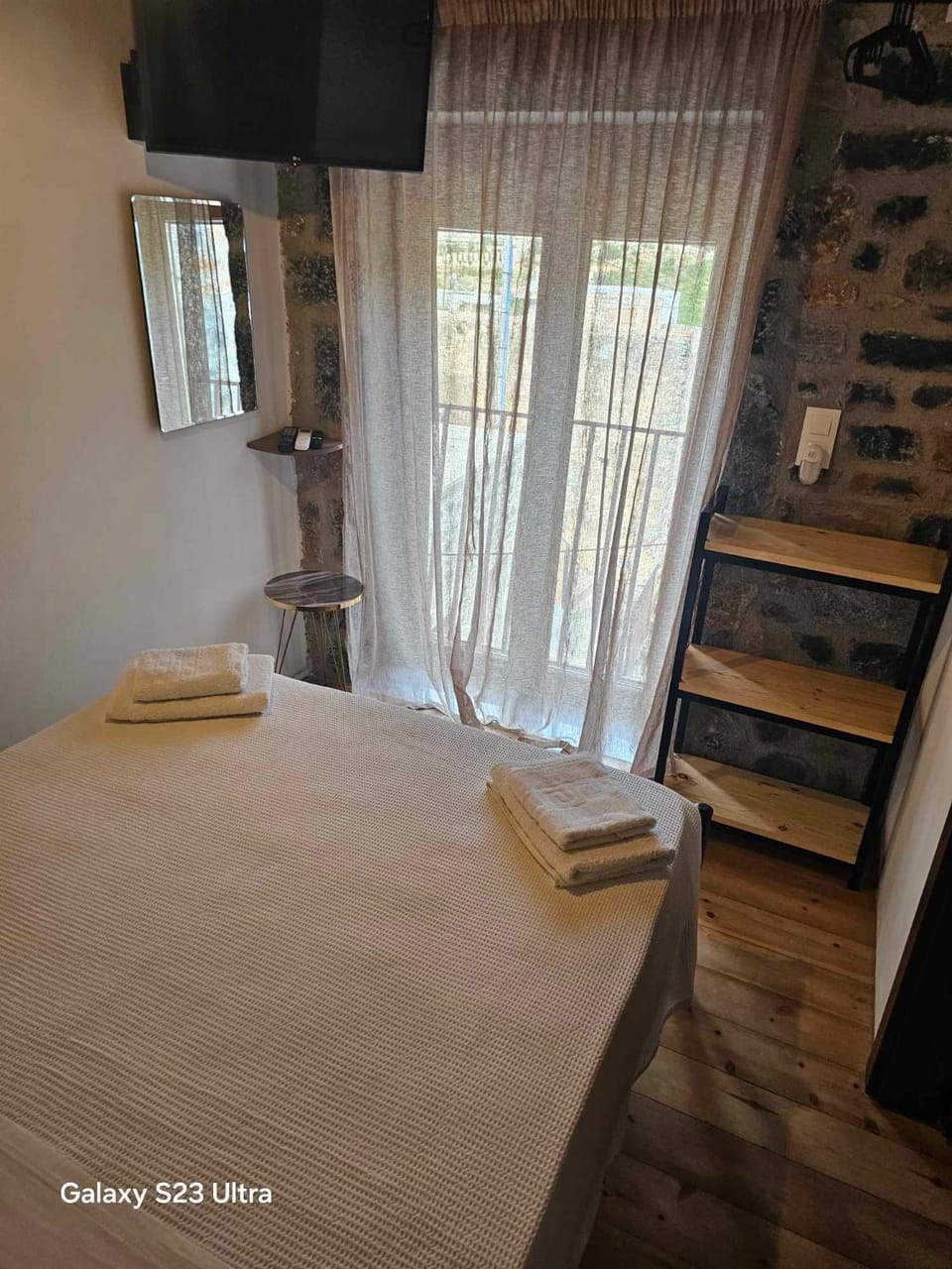 Photo of the whole room, Internal: Not applicable to any particular room