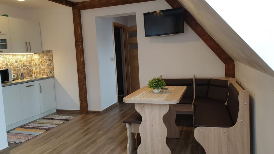 TV and multimedia, Kitchen or kitchenette, Living room, Seating area