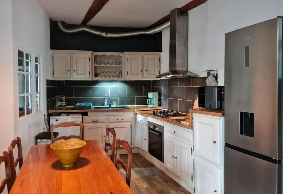 Kitchen or kitchenette, Dining area, dishwasher, minibar, pet friendly, stove