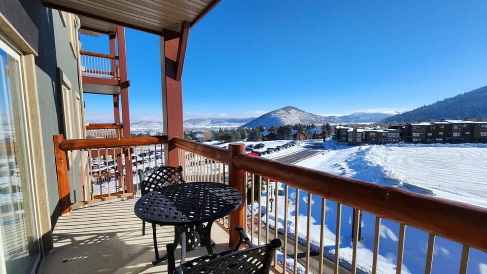 Hotel-Like 2BR Near Ski Lift and Free Shuttle Line House in Wasatch County