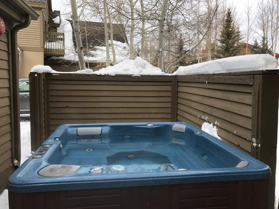 Charming 2 BDR Getaway with Views and Private Hot Tub House in Park City