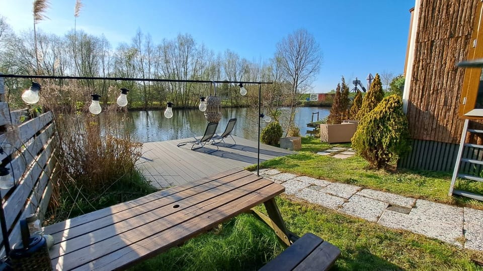 Het waterchalet op monumentaal fort Chalet in South Holland (province)