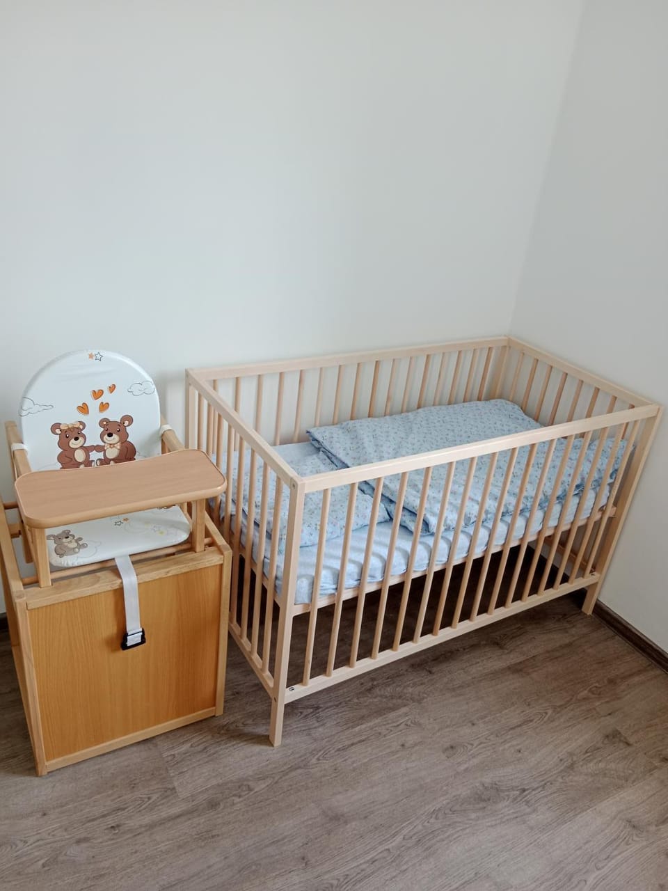 Bedroom, cot