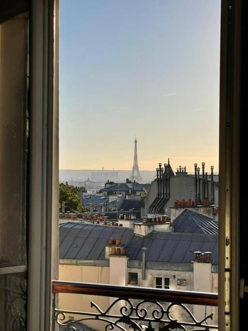 SUPER APPARTEMENT AU COEUR DE MONTMARTRE Apartment in Paris