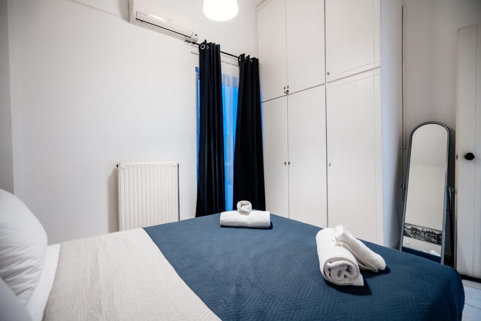 Bedroom, towels, wardrobe