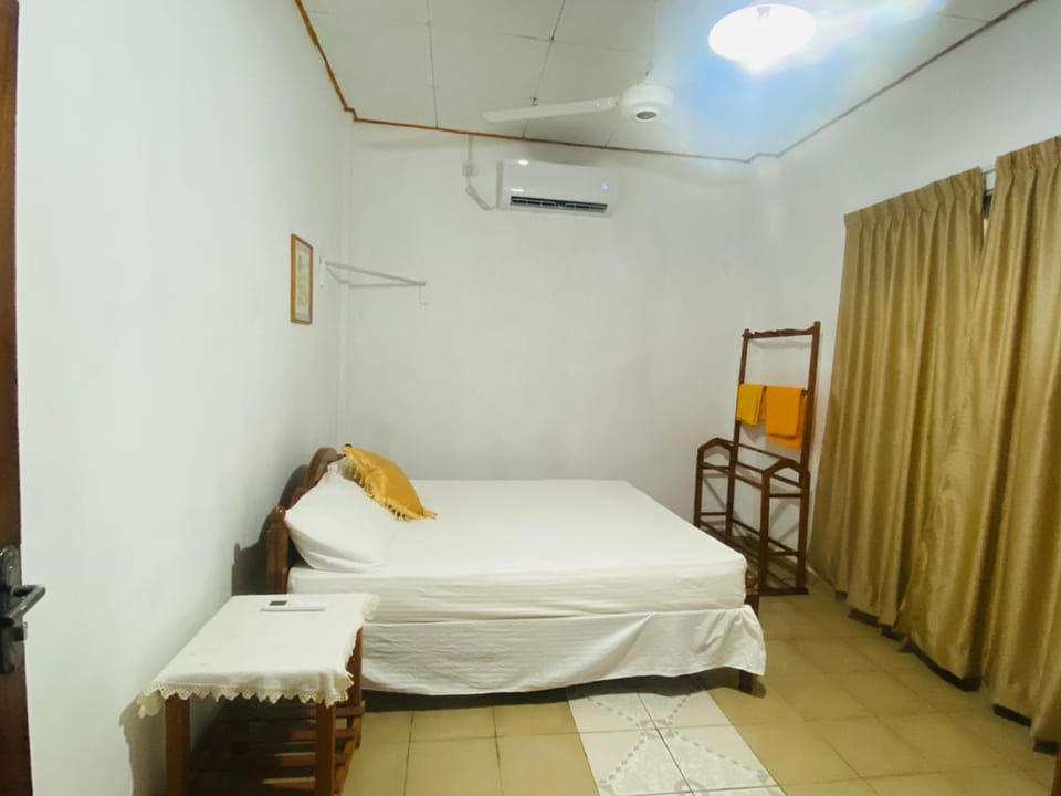 Bedroom, air conditioner