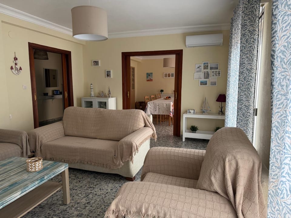 Living room, Seating area, air conditioner
