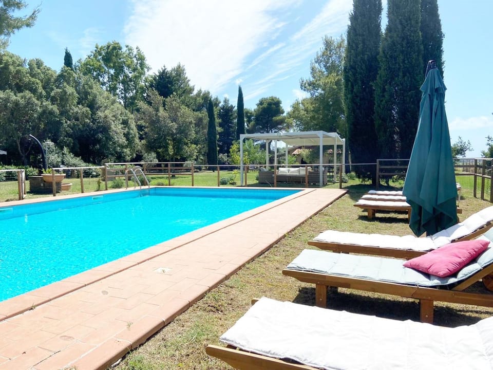 Day, Natural landscape, Garden, Pool view, Swimming pool, sunbed