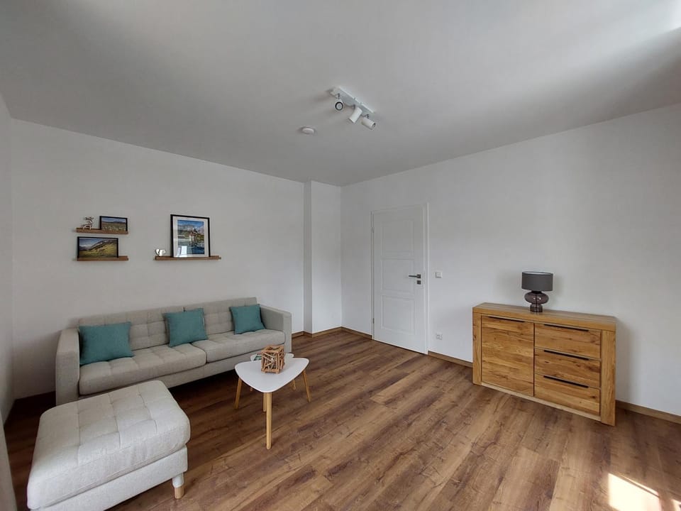 TV and multimedia, Living room, Photo of the whole room, Seating area