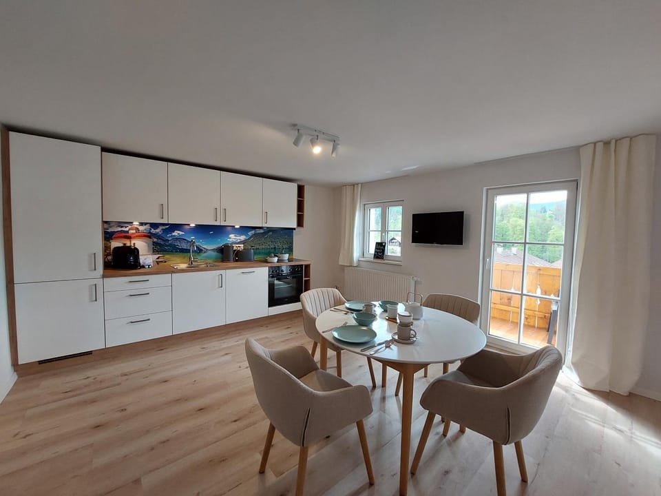 TV and multimedia, Kitchen or kitchenette, Dining area, Mountain view, Sunset