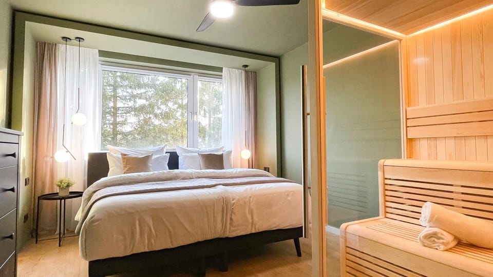 Bed, Sauna, Bedroom