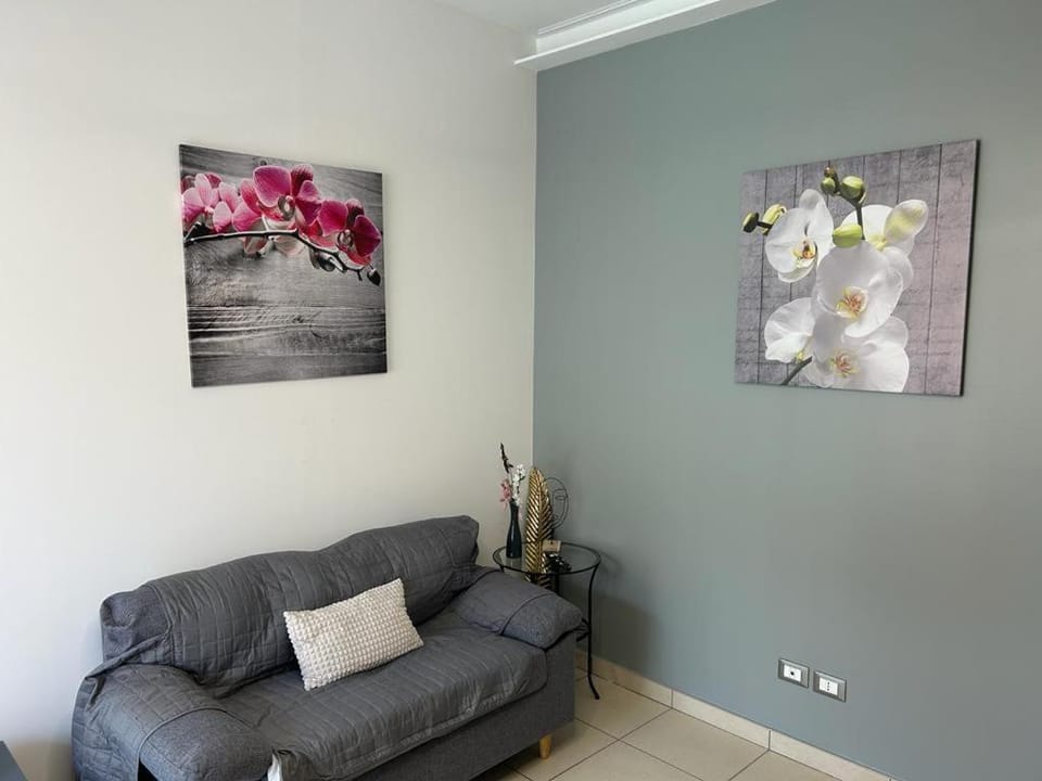 Living room, Decorative detail, Seating area