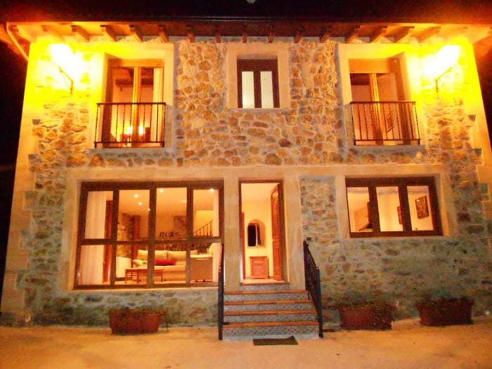 Los cerezos House in Cantabria
