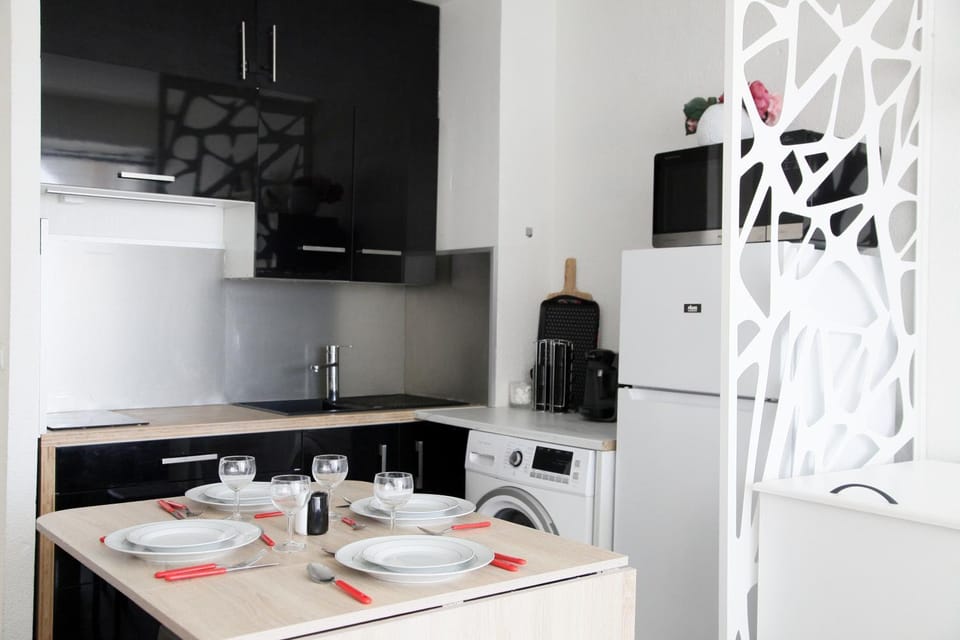 Kitchen or kitchenette, stove, stove, kitchen