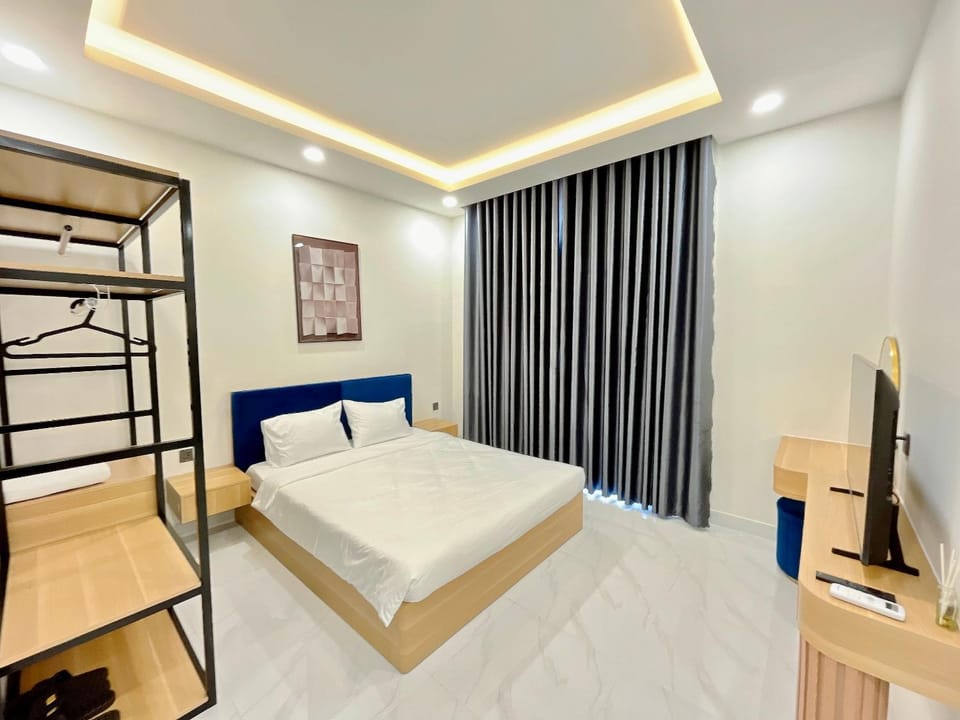 Bed, TV and multimedia, Photo of the whole room, Bedroom