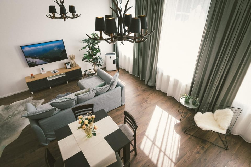 Communal lounge/ TV room, TV and multimedia, Living room, Seating area, Evening entertainment