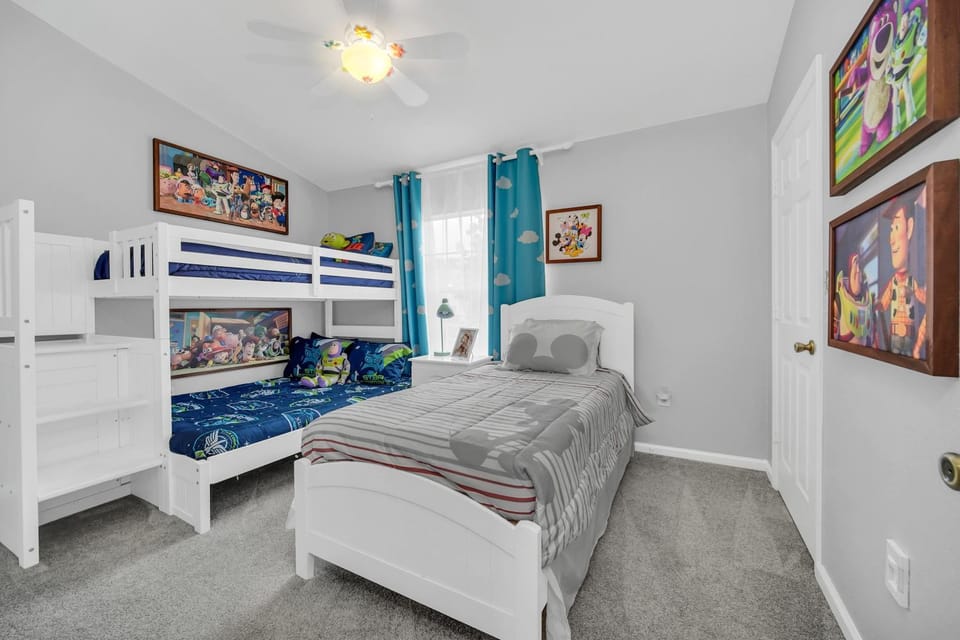 Townhome near Disney with pool Magic and Fun at Windsor House in Windsor Hills