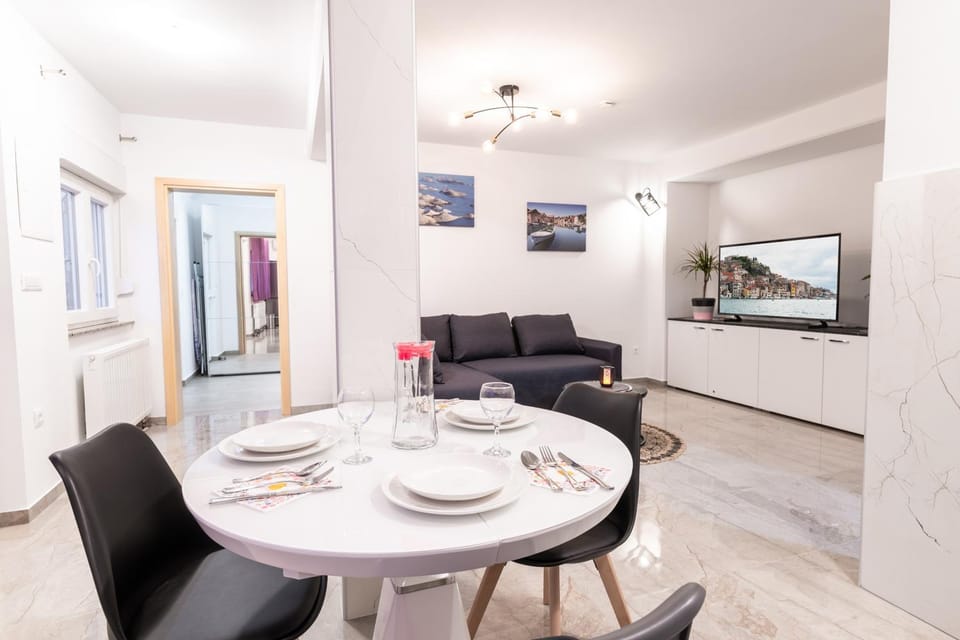 TV and multimedia, Dining area