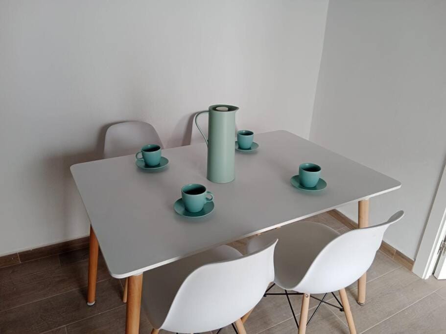 Coffee/tea facilities, Dining area
