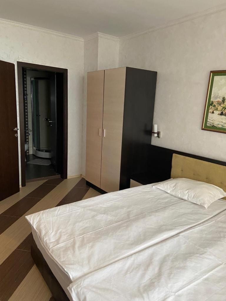 Bed, Photo of the whole room, Bedroom, wardrobe
